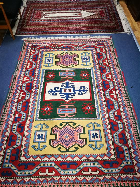 A red and green ground Hamadan rug and an Eastern prayer rug 195 x 141cm and 185 x 123cm